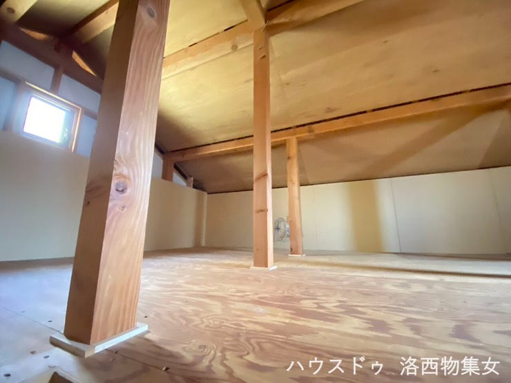 屋根裏収納