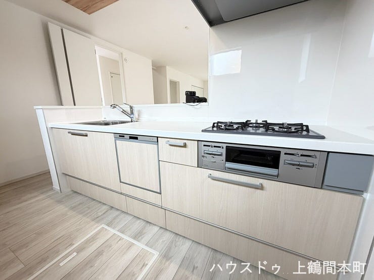 収納力に優れ、調理器具や食器もすっきり片付く設計
