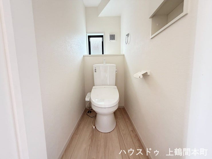 トイレには快適な温水洗浄便座付き