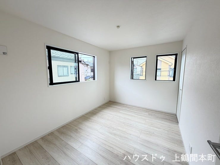 シンプルな間取りで家具配置のしやすい洋室。