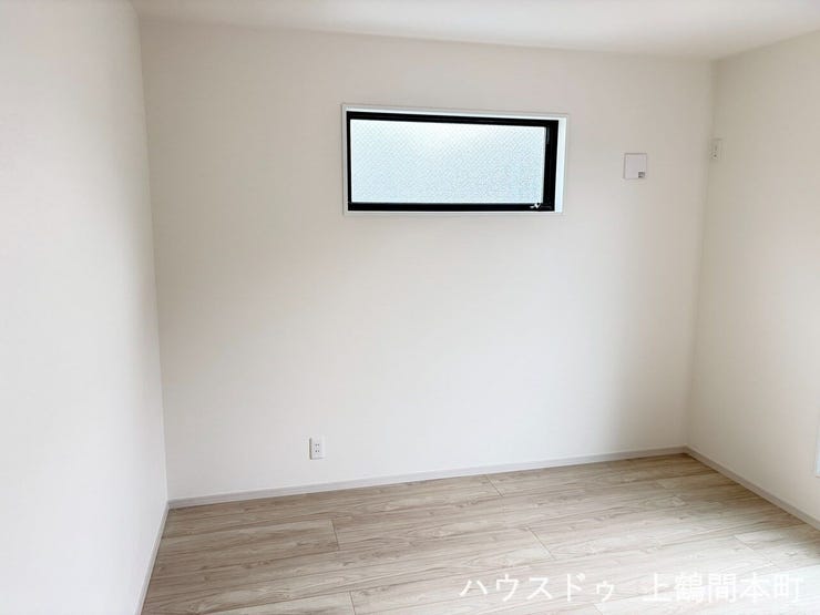 ナチュラルな雰囲気で落ち着いて過ごせる洋室。