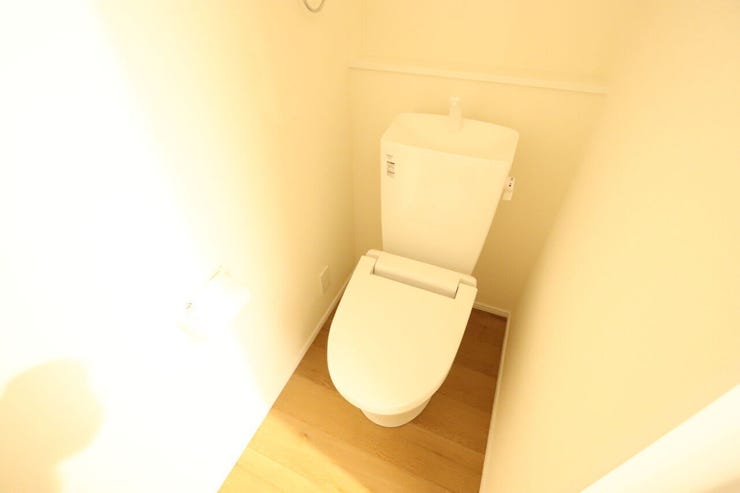 朝のラッシュもこれで解決!2階にもトイレを完備しています!