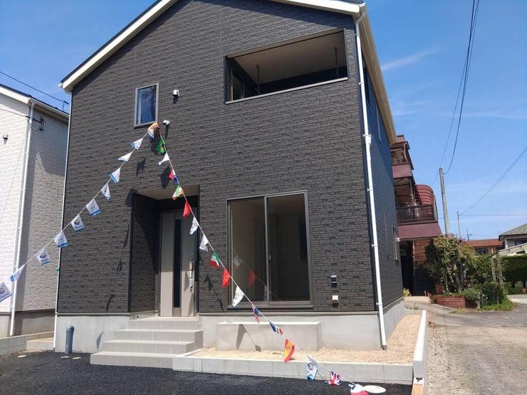 【外観】別角度からの外観写真。日当たりや周囲の開放感もぜひ現地でご確認ください。