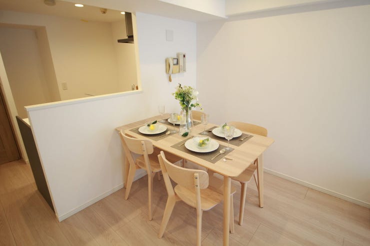 【ダイニング】家族が集まり、毎日の美味しい食事と会話を楽しむ大切な空間。