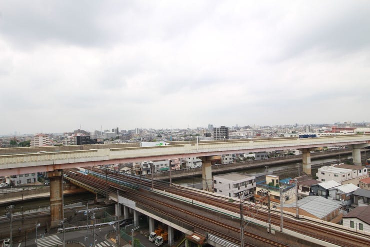 つい深呼吸をしたくなる気持ちの良い眺望はこのお部屋の自慢です。