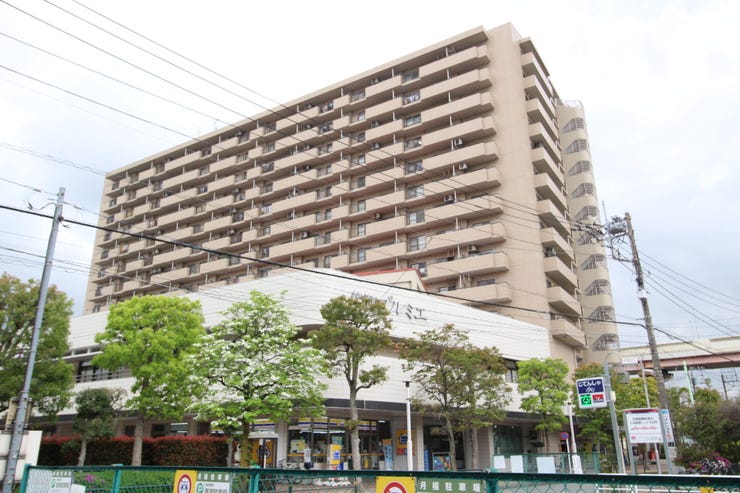 【外観】
採光や風通しを考えて設計された間取り。住まうご家族の心地よさを最優先しました。
