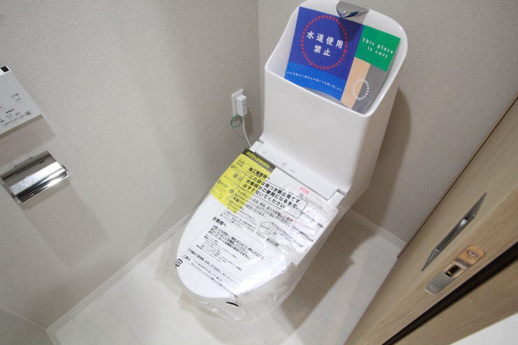 いつも清潔なスペースであってほしいのが毎日使うトイレです。掃除がしやすいのはもちろん、落ち着けるスペースにしたいですね。