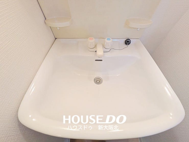 ■シャワー付き洗面台は朝の寝ぐせ直しも簡単に行えます♪
■掃除もしやすいのでお手入れも楽ちんですね!