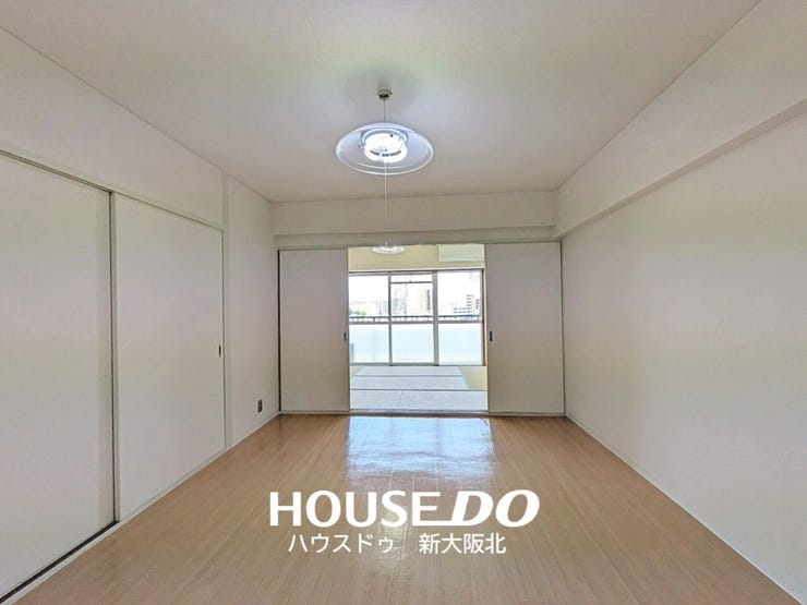 ■リビングに面したお部屋は、扉を開ければ広々としたリビングとしてお使いいただけます!
■ご家族の人数やライフスタイルに合わせてお部屋の用途を使い分けていただくことができますよ!