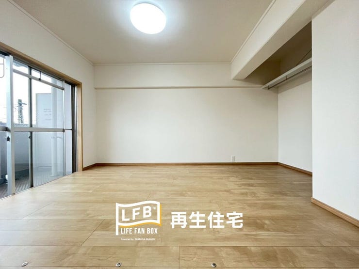 バルコニーに繋がっていいるのでお布団などを干すときに短い距離でできますね。