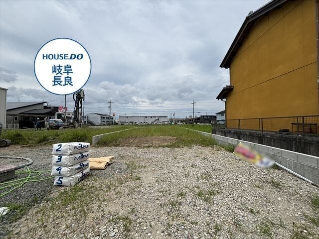 【外観】
名鉄竹鼻・羽島線「柳津」駅、徒歩37分
岐阜バス「鶉小学校前」停、徒歩8分
小学校:鶉小学校
中学校:境川中学校
