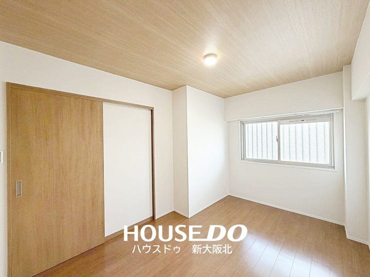 ■このお部屋はリビングを通らずに入室できるため、客間としてもご使用いただけます!
■急な来客時もお客様をお待たせすることなくご案内できますよ!