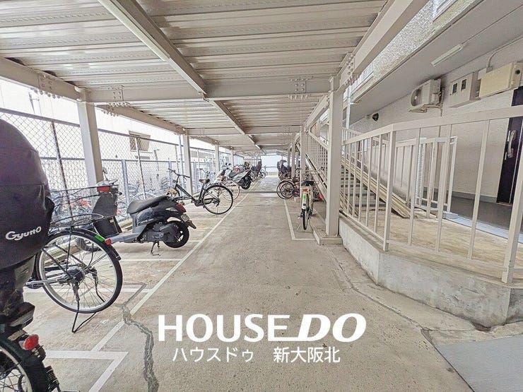 ■一台ずつ確保された屋根付き駐輪場!雨や日差しから大事な自転車を守ってくれます!