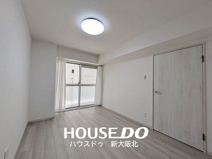 ■リビングに隣接する5.5帖の洋室です!
■窓からは気持ちのよい光が差し込みます!毎朝気持ちよく起きられそうですね!