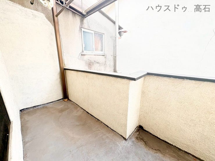 北西側バルコニー
両面にバルコニーがあるので、風が心地よく通り抜ける、明るく開放感のある空間です。