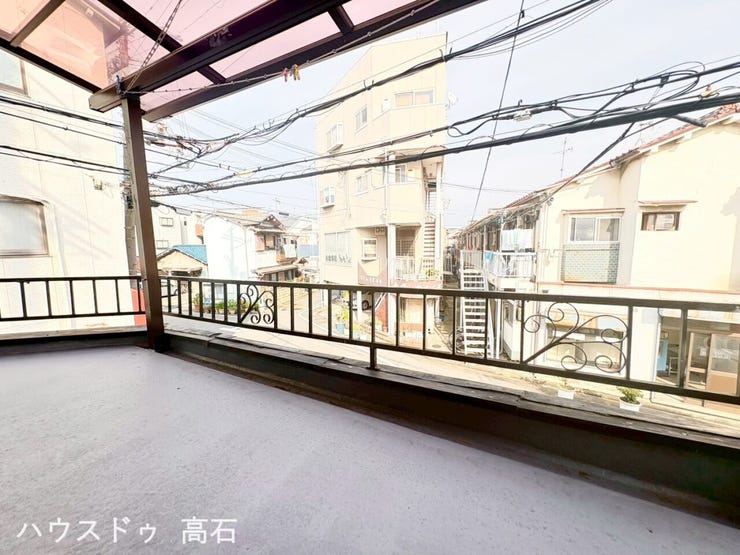 南東側バルコニー
サンルーフ付きなので、雨をが降ってきても急いで洗濯物を取り込む心配が要りません。