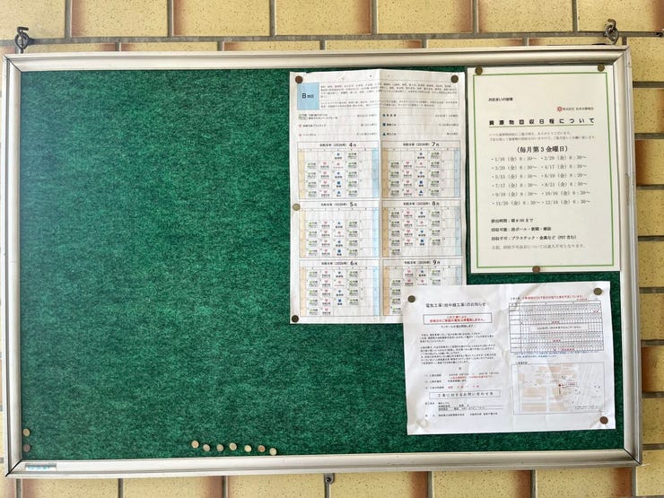 建物内の共用部は、レンガ調のタイルが温かみを感じさせるデザインです!階段とエレベーターの両方が備わっており、移動のしやすさにも配慮された作りになっています♪
