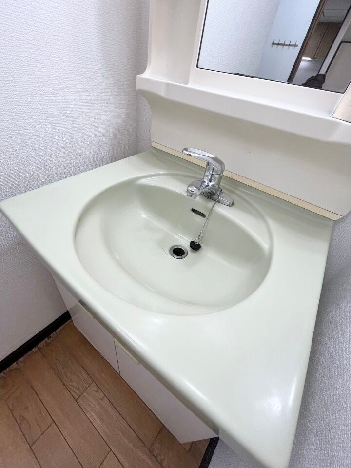 シンプルで清潔感のある浴室です!毎日のバスタイムが心安らぐひとときになりそうですね♪お手入れもスムーズにできるので、気持ちよくお使いいただけます!