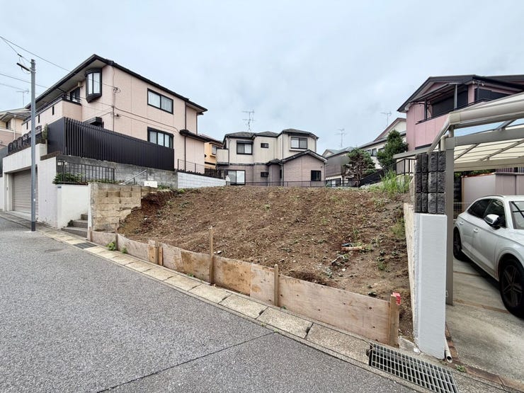 南道路!
溢れる陽光に包まれて。光と暮らす、明るい住まいを想像させます♪