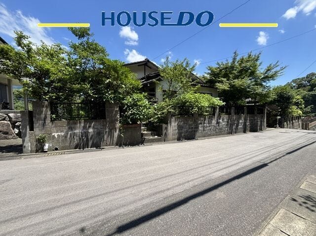 【外観】
観光名所の太宰府天満宮まで車で5分♪貸すのも住むのも良し♪太宰府駅徒歩18分!純和風のお庭付き平屋♪ ※CG加工により家具等を撤去しております。