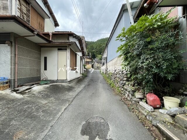 【東側 前面道路】幅員約3m以下の前面道路です。