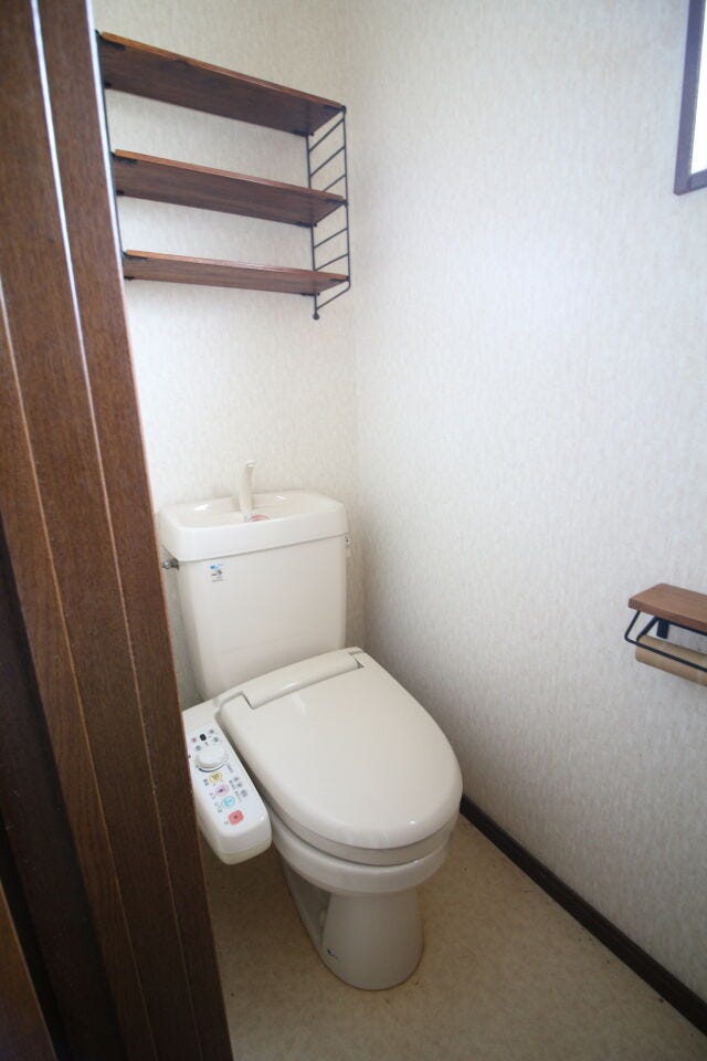 *2階*
ホワイトカラーで統一された、清潔感があるトイレです。