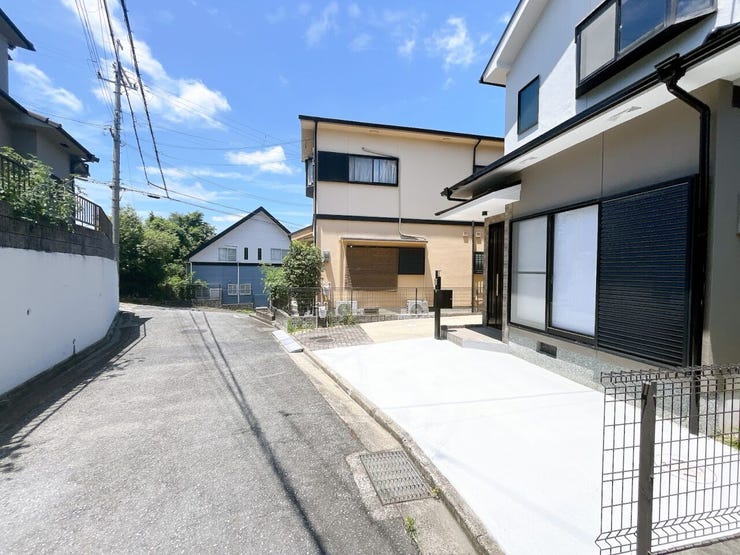 ハイルーフ車可能なので、高さのあるお車の駐車も安心です。