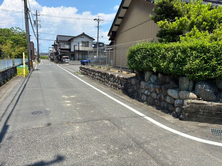 【西側】
前面道路約5メートルでアクセス良好!