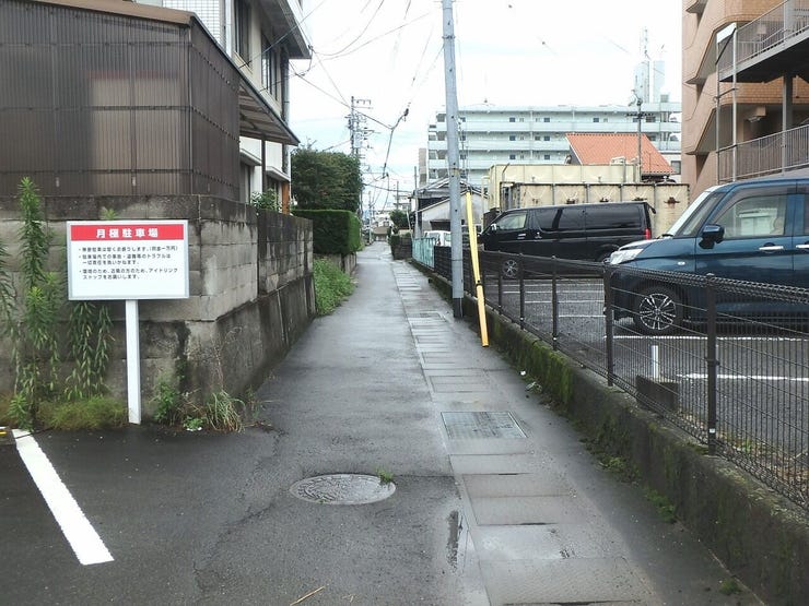 南側道(雨天時)