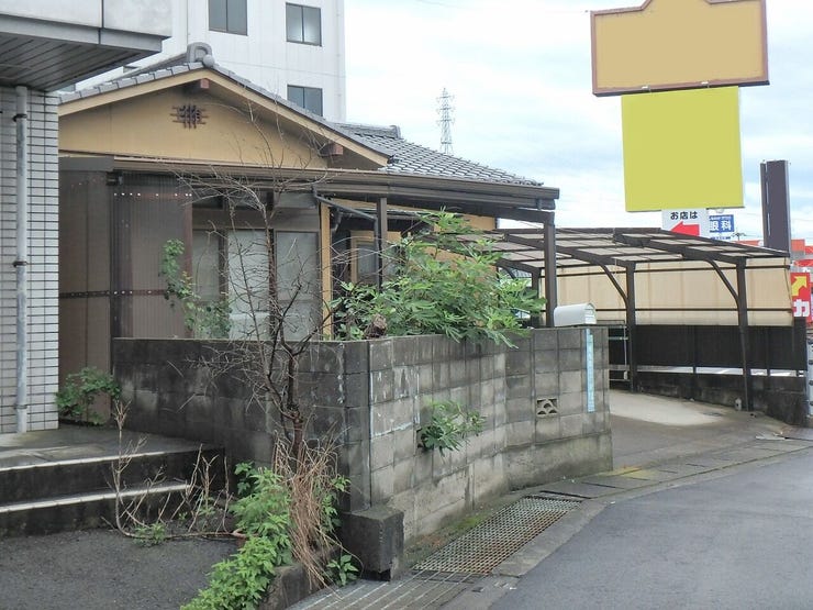 外観を北東側より撮影(雨天時)