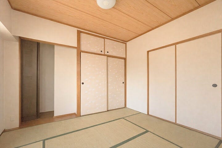 リビングとつながる畳敷きのお部屋は、
お客さまが遊びに来た時にも使えますし、
ちょっと疲れた時にお昼寝できるのもうれしいですね。