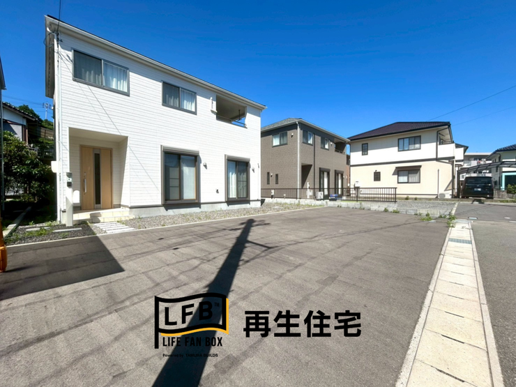 駐車並列4台可能なひろびろとした間口!