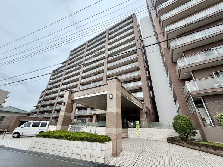 〈正面エントランス〉車を横付けできるエントランス♪雨の送迎など