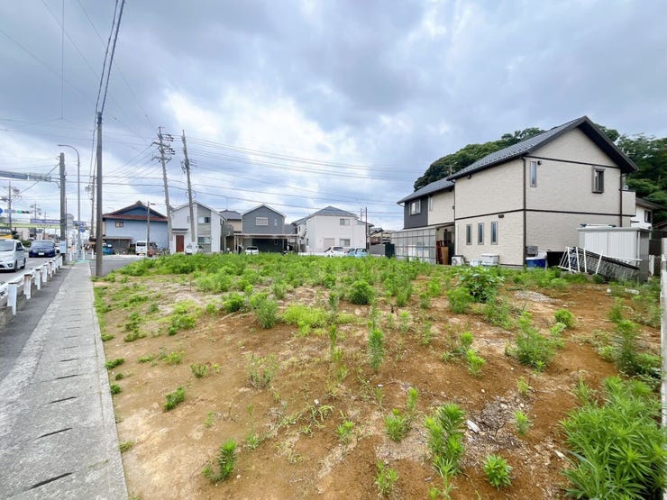 【小牧市小木3丁目】
小木小学校まで徒歩4分と通学・送り迎えもしやすい子育て世帯にとって嬉しい住環境が整っています!
北向の土地は直射日光を受けにくく、夏場でも比較的涼しく過ごすことができます♪