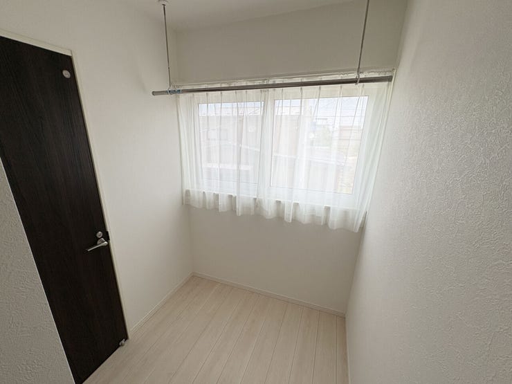 室内(2026年6月)撮影
◎現地案内予約受付中!◎
天候に左右されずに洗濯物を干せる物干し台付きです◎