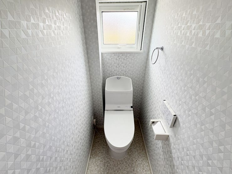 室内(2026年6月)撮影
◎現地案内予約受付中!◎
手洗い付きのトイレは各階に設置されております。使用後すぐに手を洗えて衛生的ですね☆
