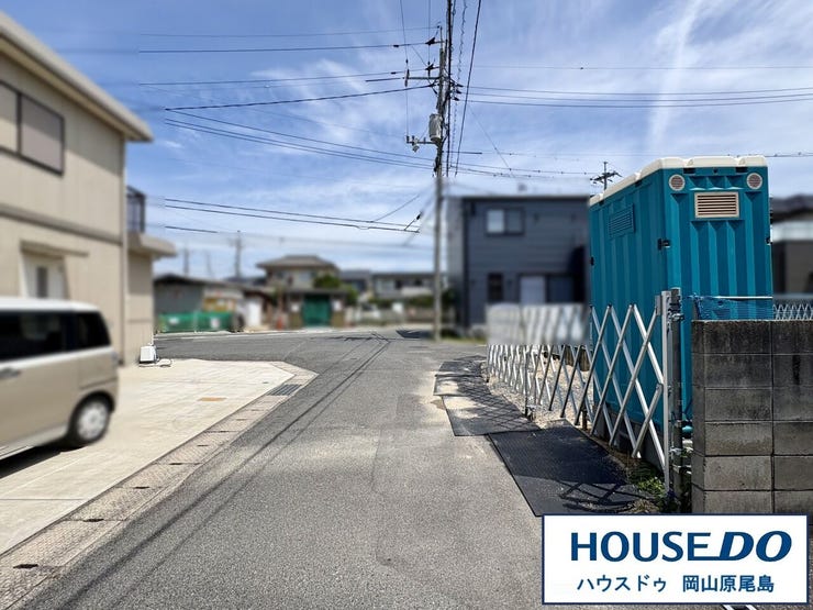 西側前面道路は約4.0mの幅員です。