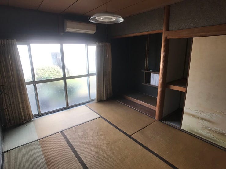 ほっと一息つける、心地よい畳の香りに癒やされる和室です。座卓を置いて団らんの場にしたり、ごろんと横になってくつろいだりと、多目的に大活躍します。