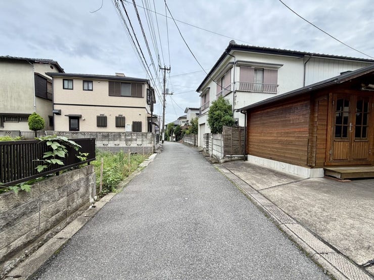 周辺は閑静な住宅街♪車通りも少なく、歩行者の方にとっても◎