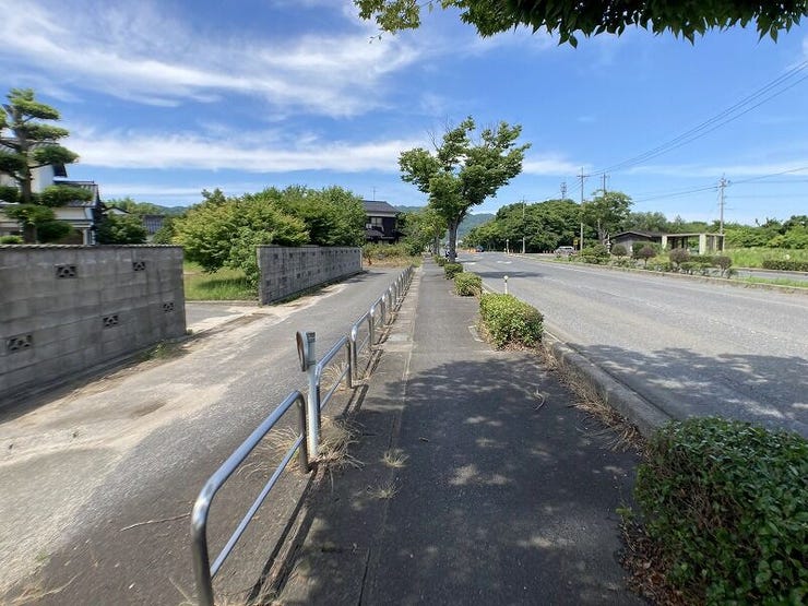南東側前面道路
