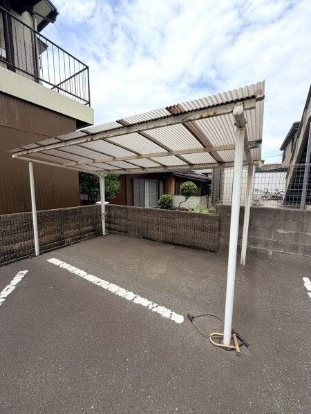 屋根付き駐輪場です!