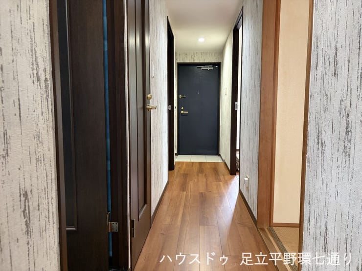 廊下は各居室へスムーズにつながり、生活動線の良い住まいです。