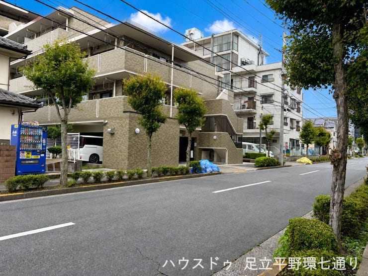 自動販売機が設置されており、ちょっとした買い物に便利な環境が整っています。