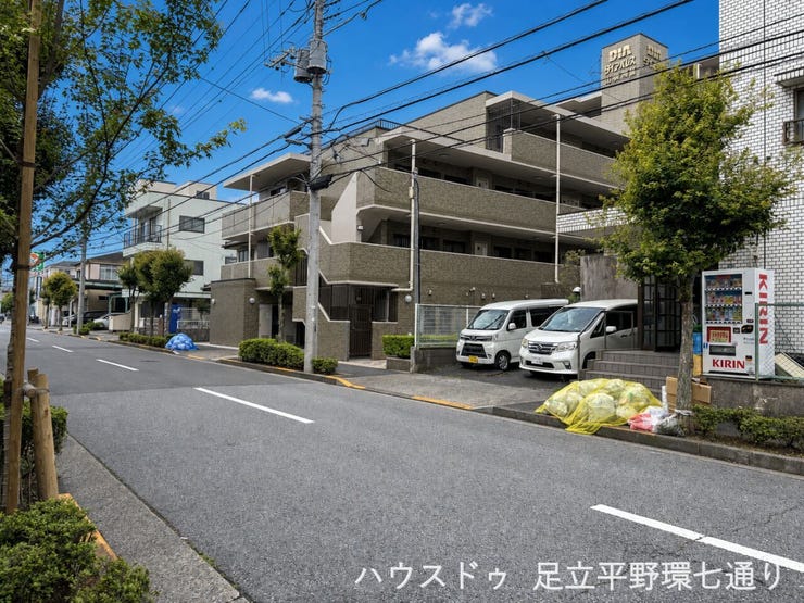 落ち着いた住宅街に位置し、穏やかな住環境を求める方に適した立地です
