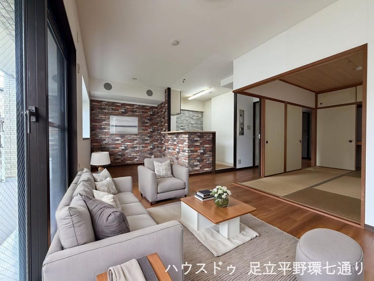 【リビング】
LDKと和室が隣接し、扉を開ければ広がりのある空間として使えます。
※生成AIによるイメージです