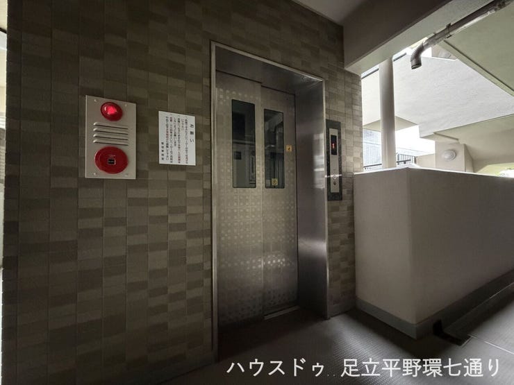 階下の移動もスムーズ。居住者の利便性に配慮された設備が整っています。
