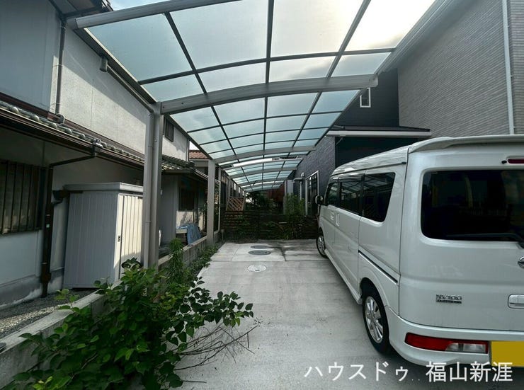 カーポート付きの駐車スペースは大切なお車を雨や紫外線から保護。駐車2台可能で、毎日のカーライフも快適です。