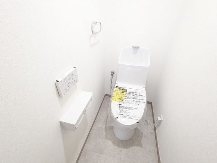 温水洗浄便座完備。冬でも快適に使えます。