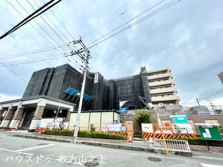 【外観】
大規模修繕工事実施中