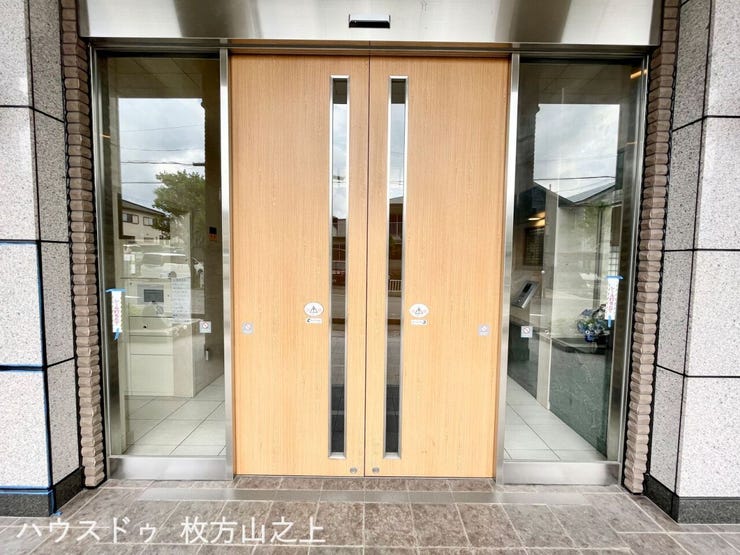 上質感のあるエントランスアプローチ